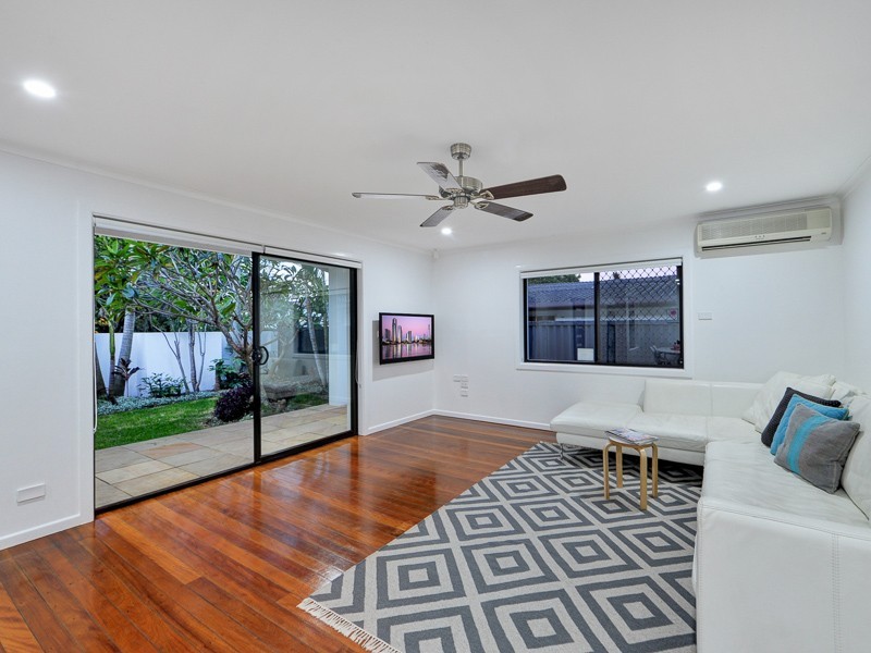 8 Coogeen Street, Sorrento QLD 4217