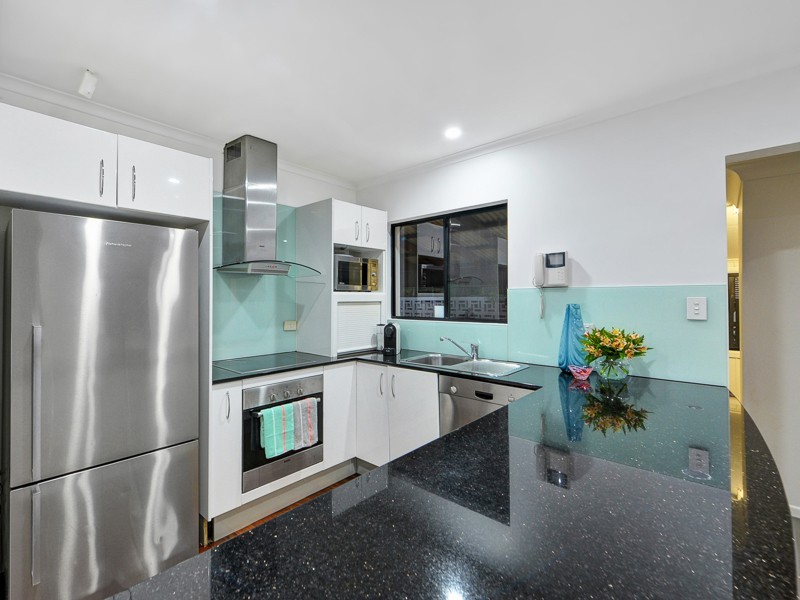 8 Coogeen Street, Sorrento QLD 4217