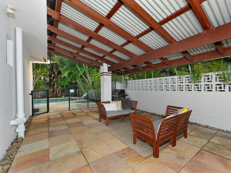 8 Coogeen Street, Sorrento QLD 4217