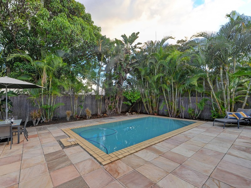 8 Coogeen Street, Sorrento QLD 4217