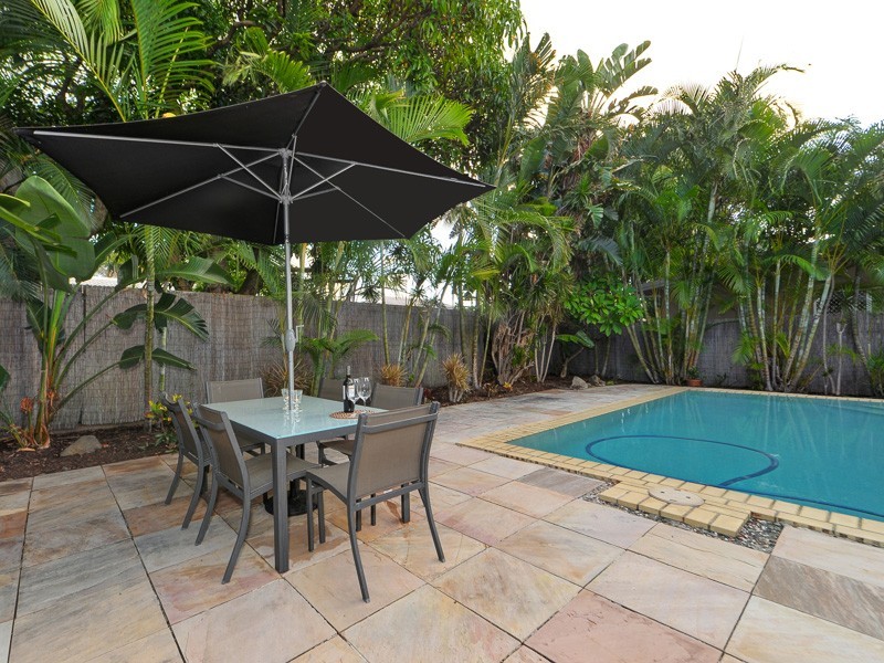 8 Coogeen Street, Sorrento QLD 4217