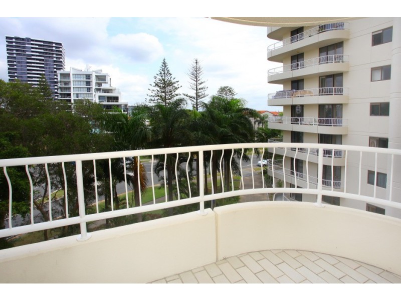18 ‘Capricornia’ 121 Surf Parade, Broadbeach QLD 4218