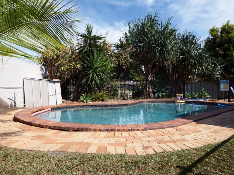 2 Buena Vista, Broadbeach Waters QLD 4218