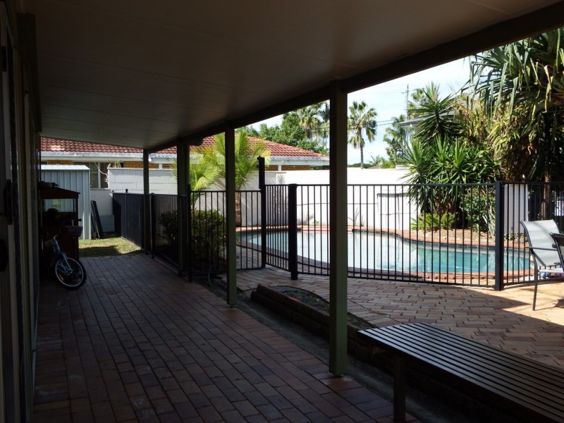 2 Buena Vista, Broadbeach Waters QLD 4218