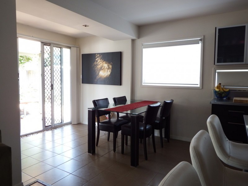 2 Buena Vista, Broadbeach Waters QLD 4218