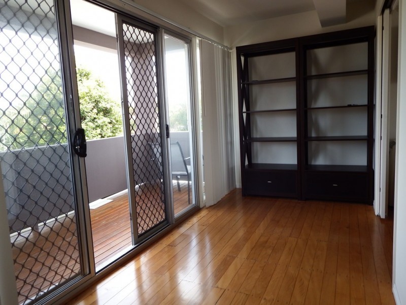 2 Buena Vista, Broadbeach Waters QLD 4218