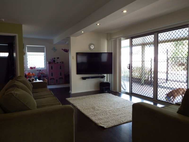 2 Buena Vista, Broadbeach Waters QLD 4218