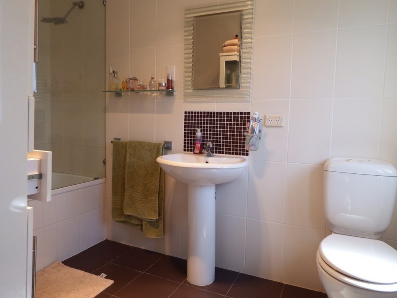 2 Buena Vista, Broadbeach Waters QLD 4218