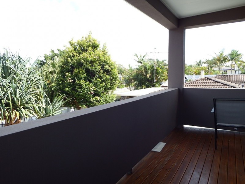 2 Buena Vista, Broadbeach Waters QLD 4218