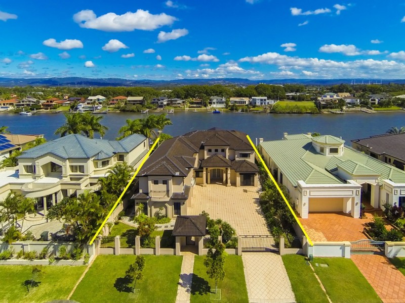 25 Sir Bruce Small Boulevard, Benowa Waters QLD 4217