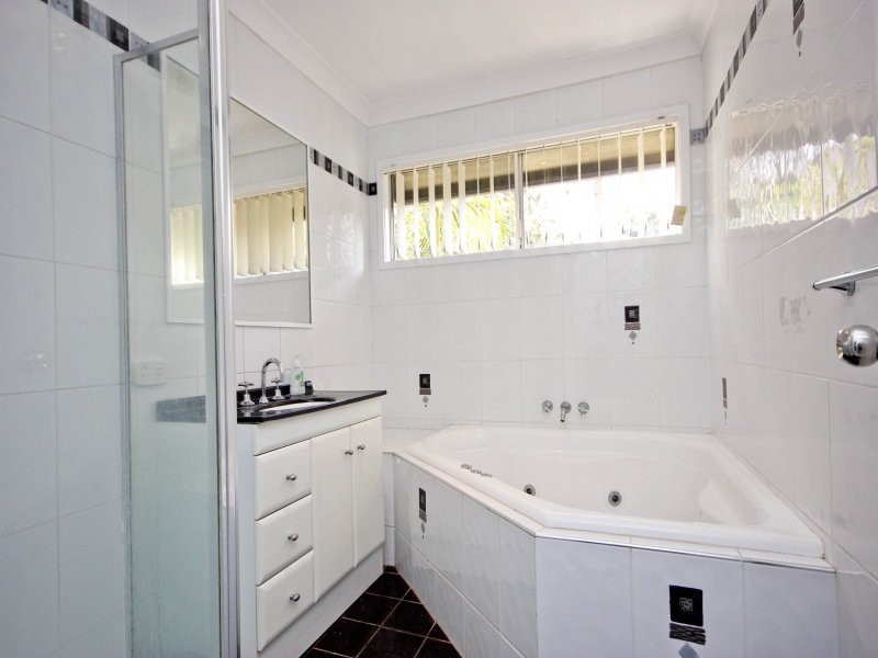 17 Chirn St, Labrador QLD 4215