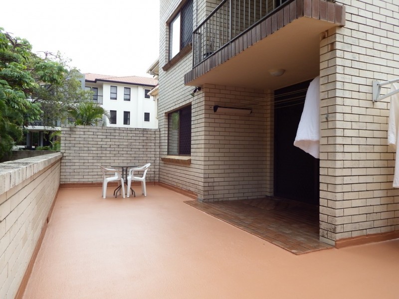 1/18 First Ave, Broadbeach QLD 4218