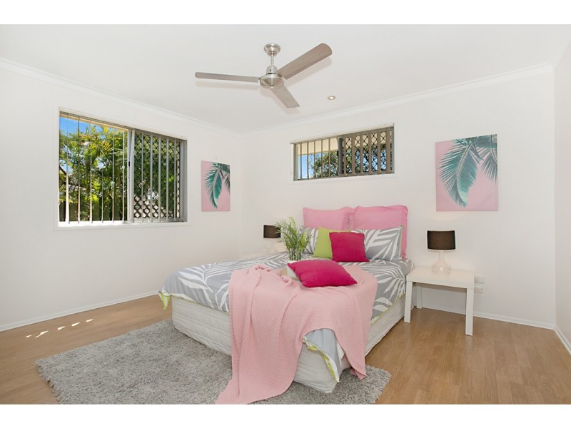 1/4 Logan Avenue, Miami QLD 4220
