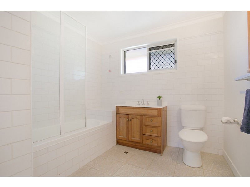 1/4 Logan Avenue, Miami QLD 4220