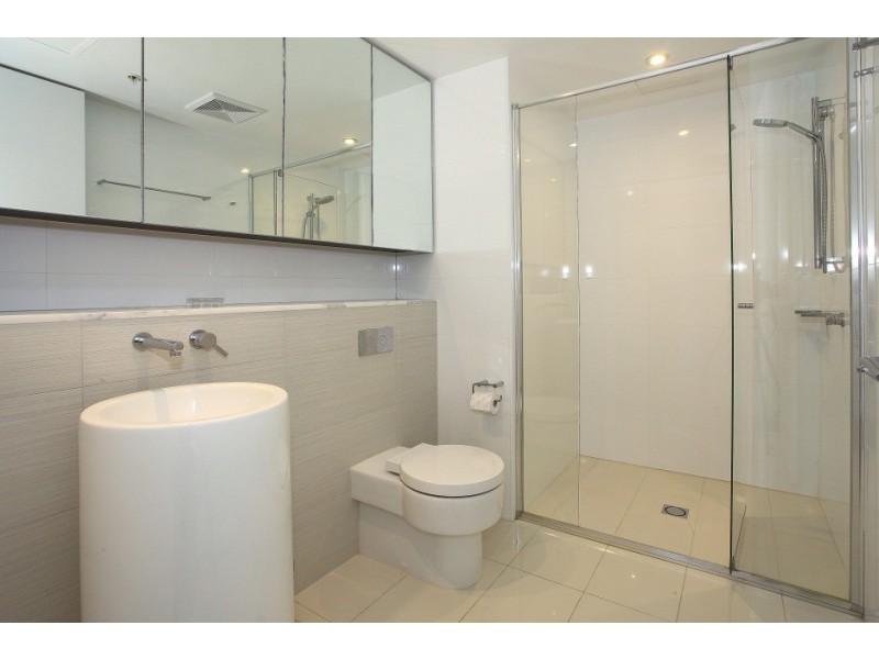 22103 21 Elizabeth Ave “Oracle”, Broadbeach QLD 4218