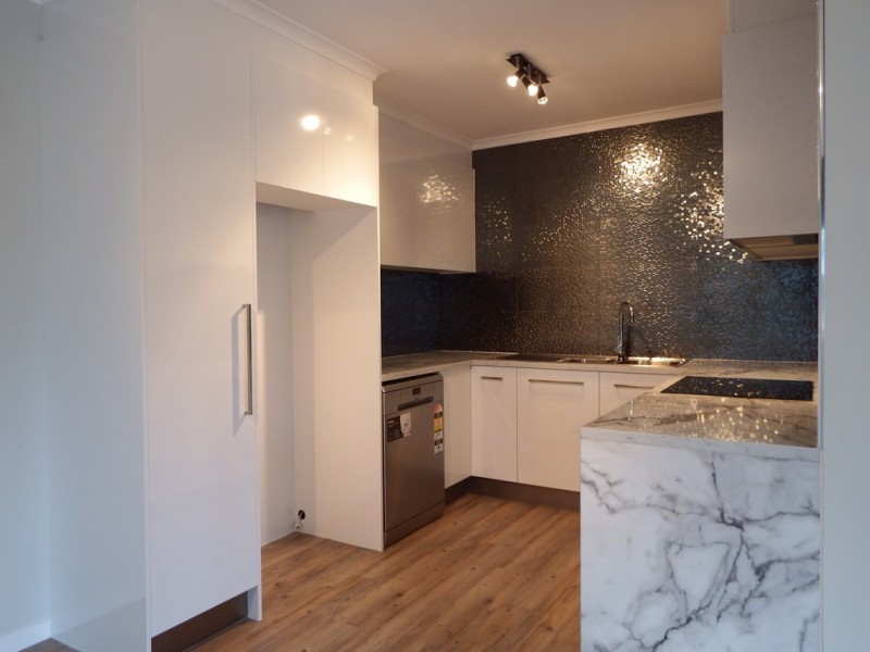 1/2619 Gold Coast Hwy, Broadbeach QLD 4218
