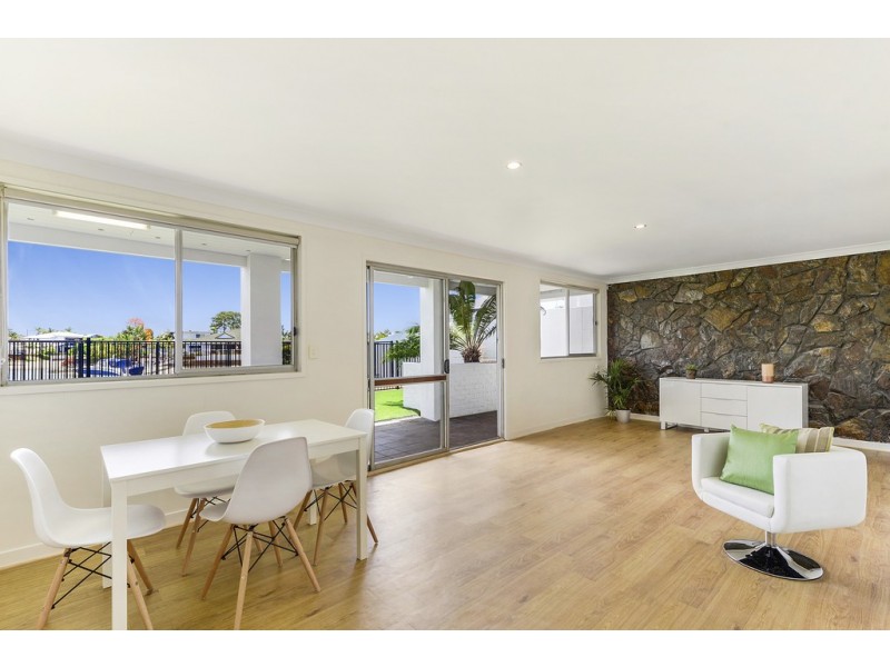 13 Coral Gables Key, Broadbeach Waters QLD 4218