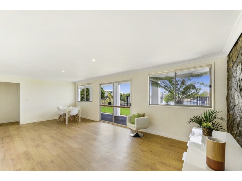 13 Coral Gables Key, Broadbeach Waters QLD 4218