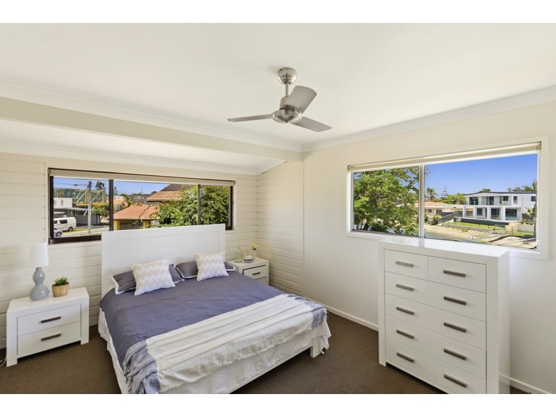 13 Coral Gables Key, Broadbeach Waters QLD 4218