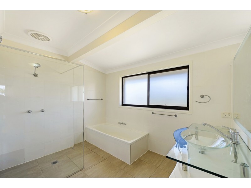 13 Coral Gables Key, Broadbeach Waters QLD 4218