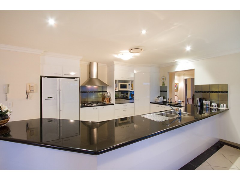 14 Saltair Grove, Helensvale QLD 4212