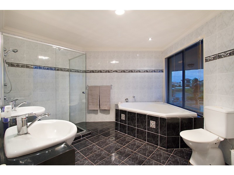 14 Saltair Grove, Helensvale QLD 4212