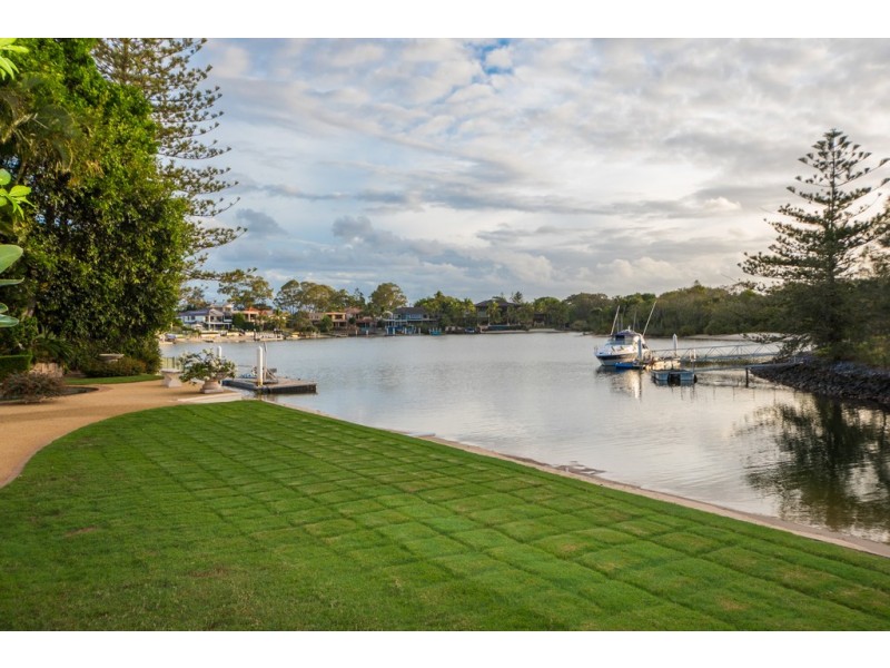 36 Naples Avenue, Isle Of Capri QLD 4217