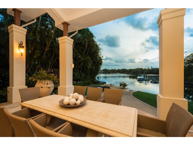 36 Naples Avenue, Isle Of Capri QLD 4217