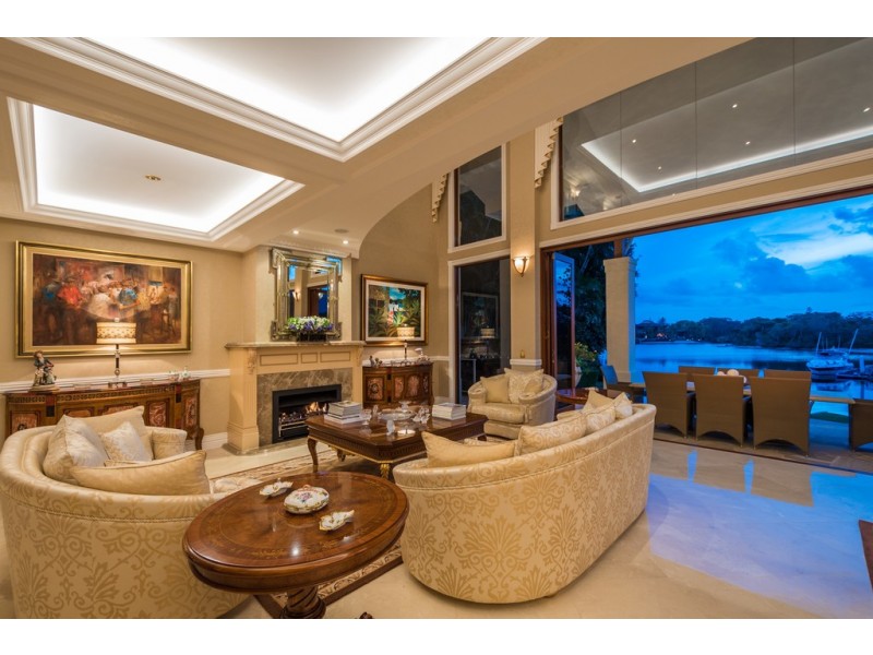 36 Naples Avenue, Isle Of Capri QLD 4217