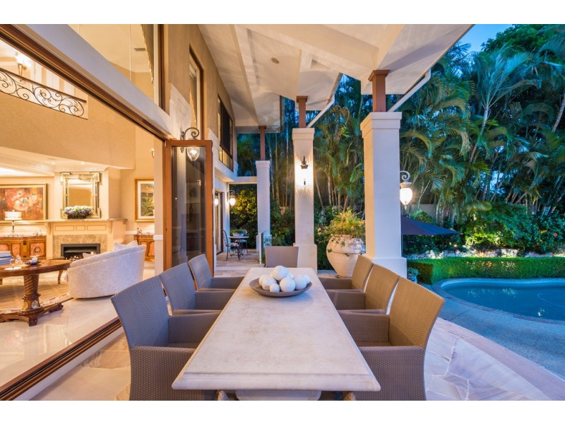 36 Naples Avenue, Isle Of Capri QLD 4217