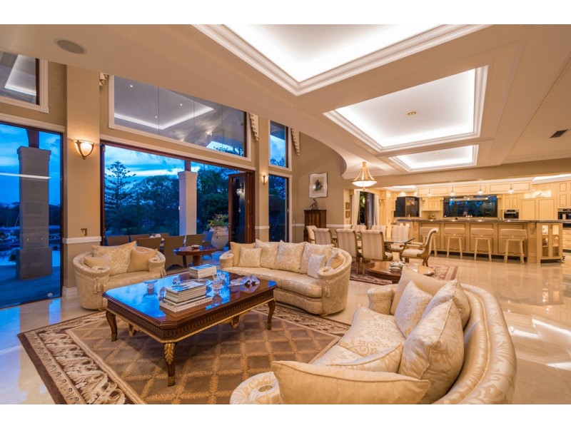 36 Naples Avenue, Isle Of Capri QLD 4217