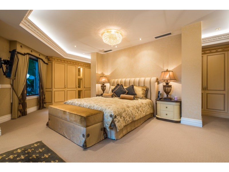 36 Naples Avenue, Isle Of Capri QLD 4217