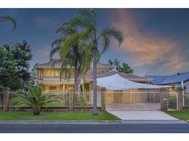 13 Drayton Terrace, Mermaid Waters QLD 4218