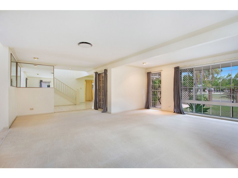 13 Drayton Terrace, Mermaid Waters QLD 4218