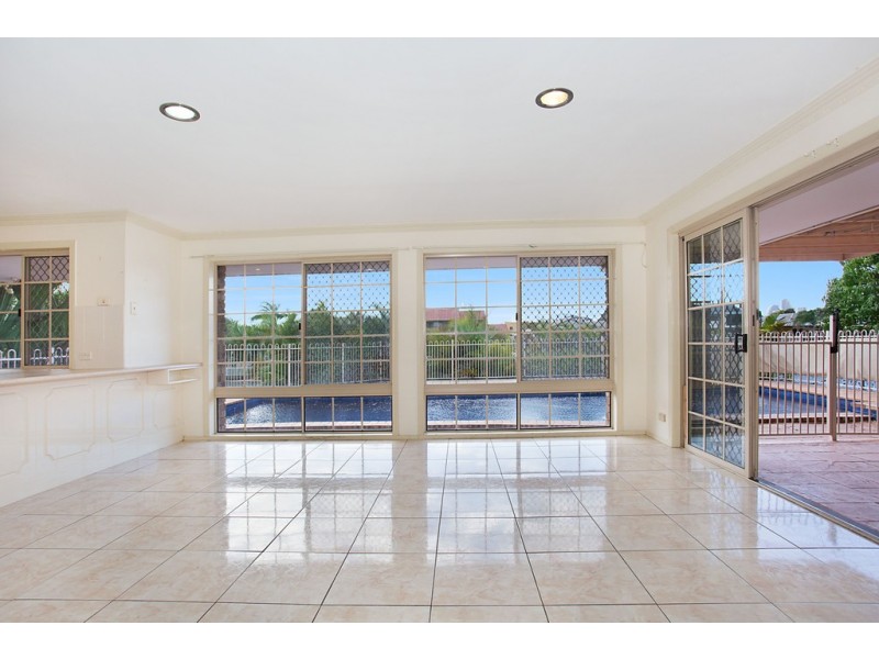 13 Drayton Terrace, Mermaid Waters QLD 4218