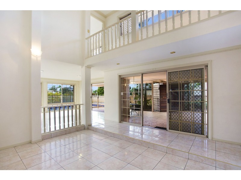 13 Drayton Terrace, Mermaid Waters QLD 4218