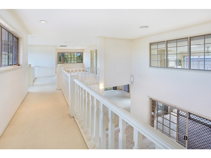 13 Drayton Terrace, Mermaid Waters QLD 4218