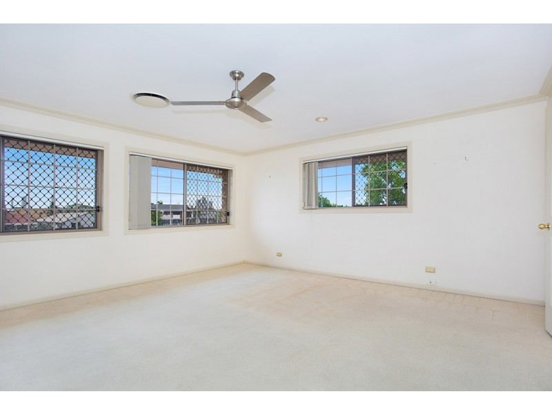 13 Drayton Terrace, Mermaid Waters QLD 4218