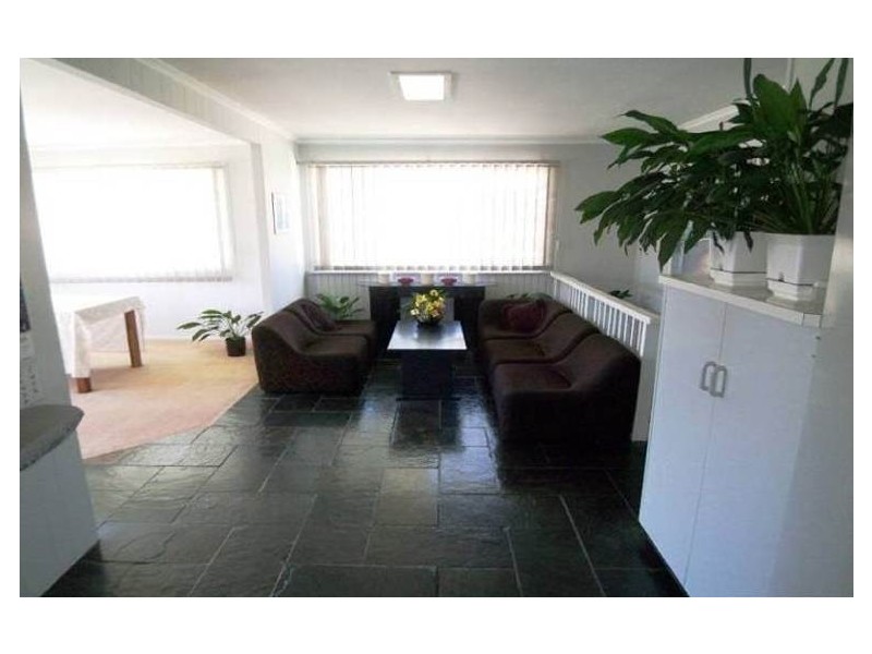 4 Ewan St, Southport QLD 4215