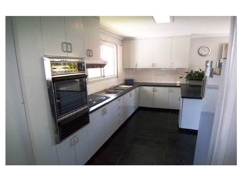 4 Ewan St, Southport QLD 4215