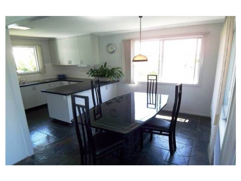 4 Ewan St, Southport QLD 4215