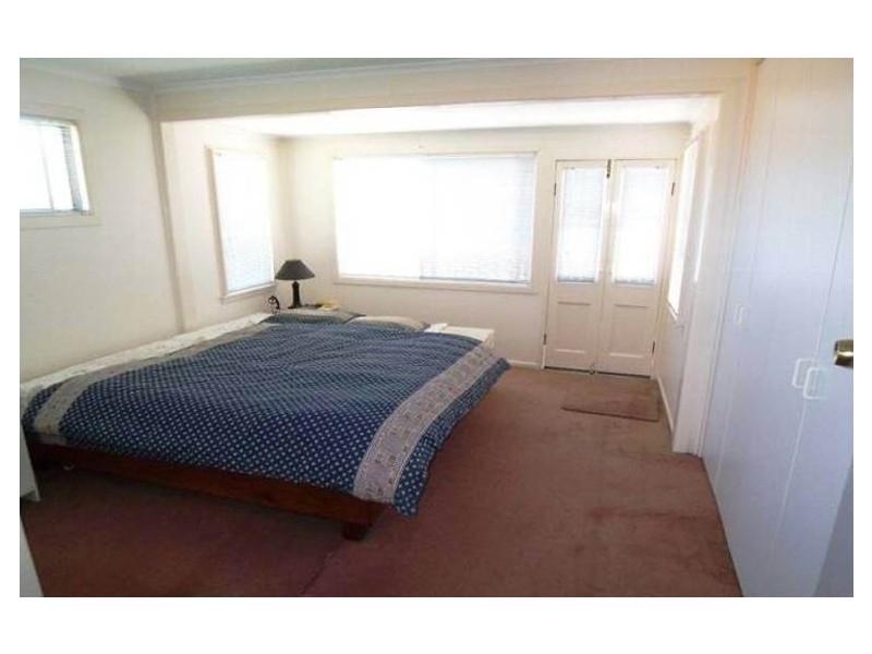 4 Ewan St, Southport QLD 4215