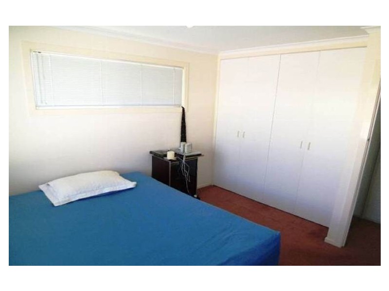 4 Ewan St, Southport QLD 4215