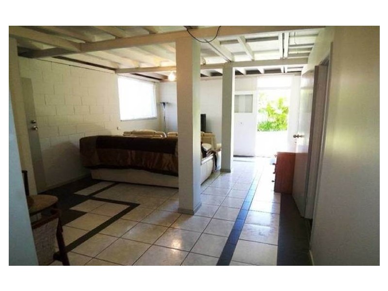 4 Ewan St, Southport QLD 4215