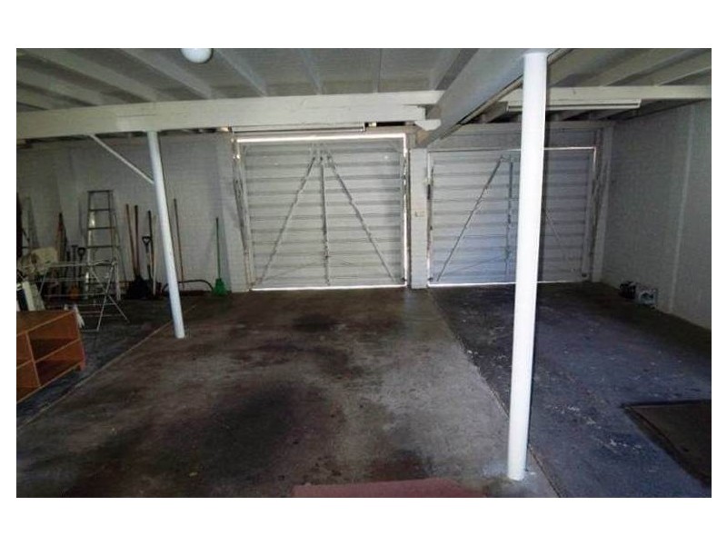 4 Ewan St, Southport QLD 4215