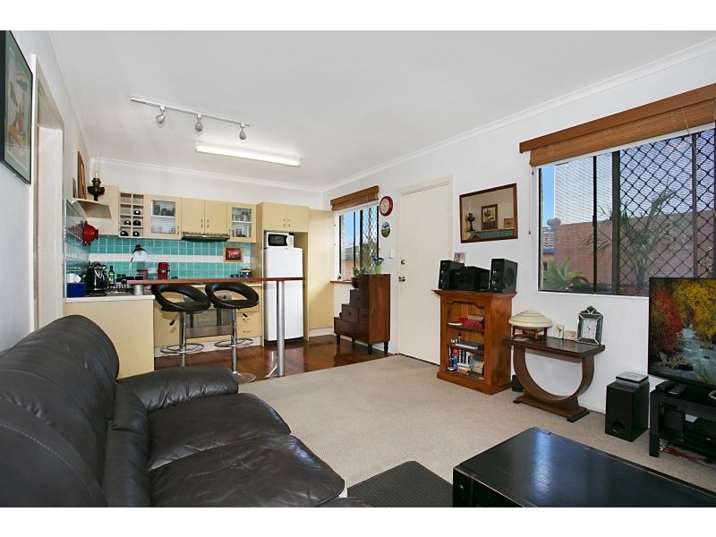 5 ‘Costa Brava’ 2315 Gold Coast Highway, Mermaid Beach QLD 4218