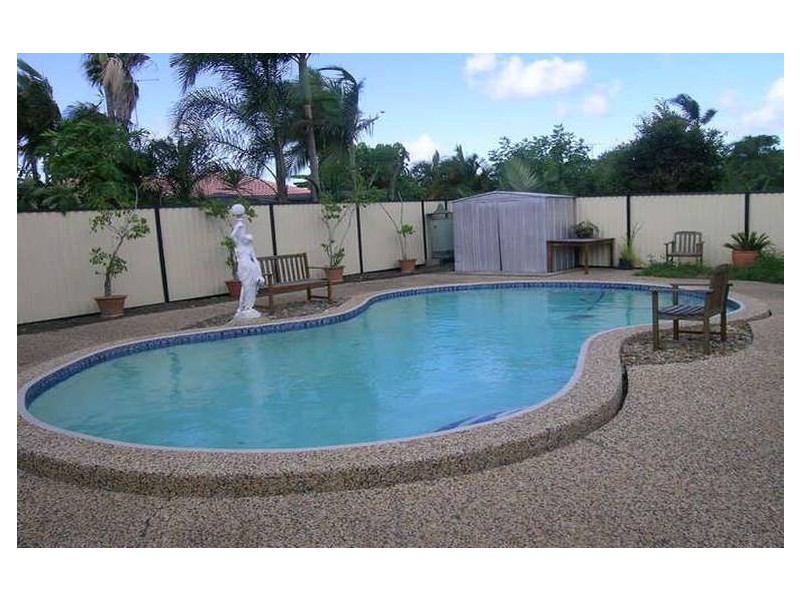 33 Oceanic Drive, Mermaid Waters QLD 4218