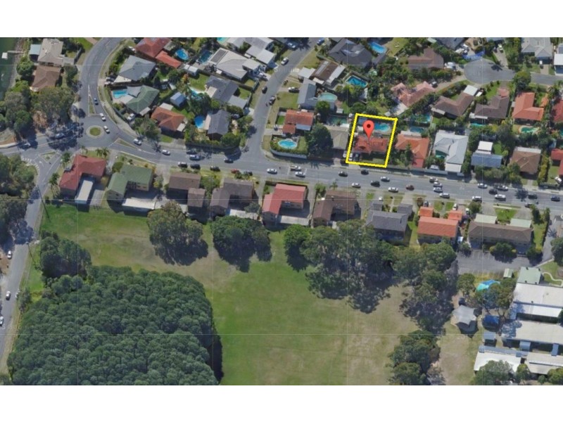 33 Oceanic Drive, Mermaid Waters QLD 4218