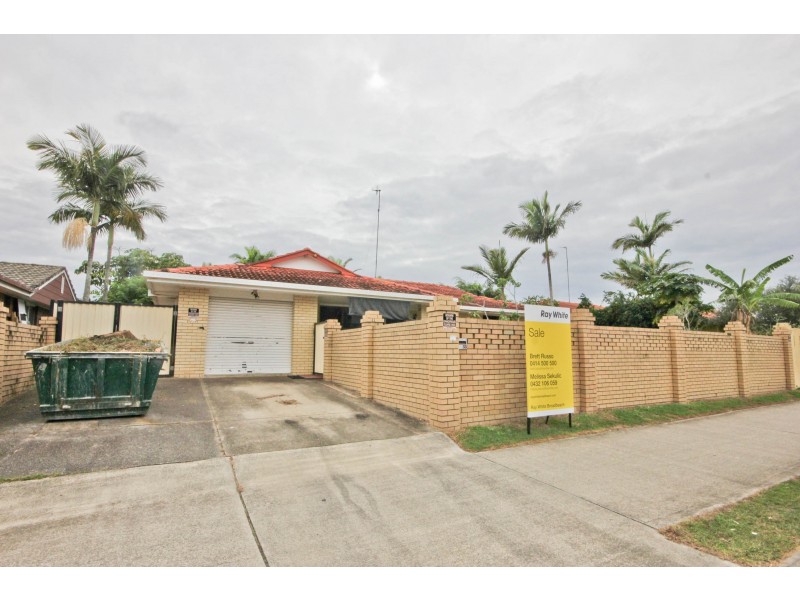 33 Oceanic Drive, Mermaid Waters QLD 4218