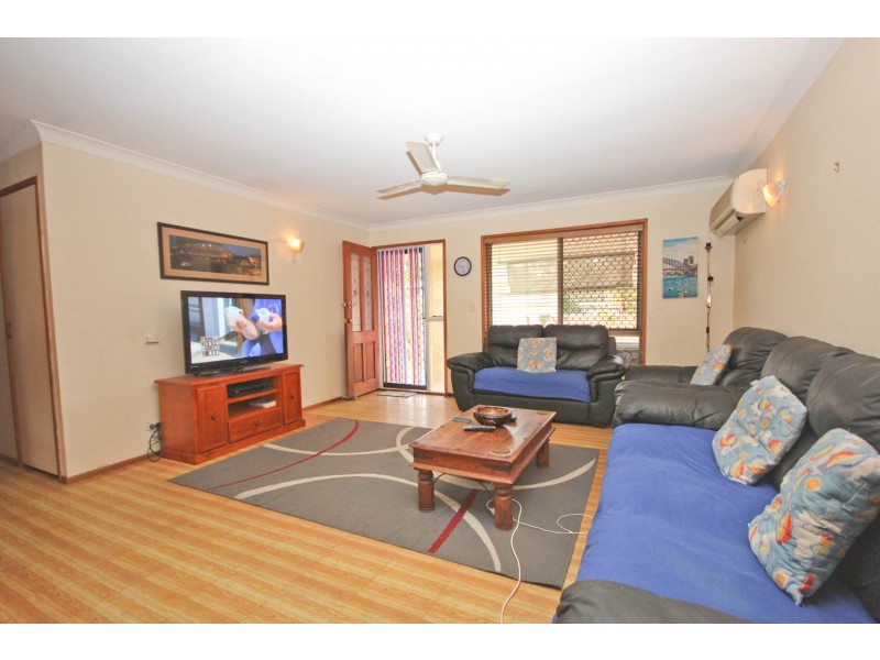 33 Oceanic Drive, Mermaid Waters QLD 4218